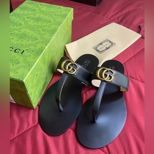 GUCCI WOMEN LEATHER THONG SANDAL WITH DOUBLE G